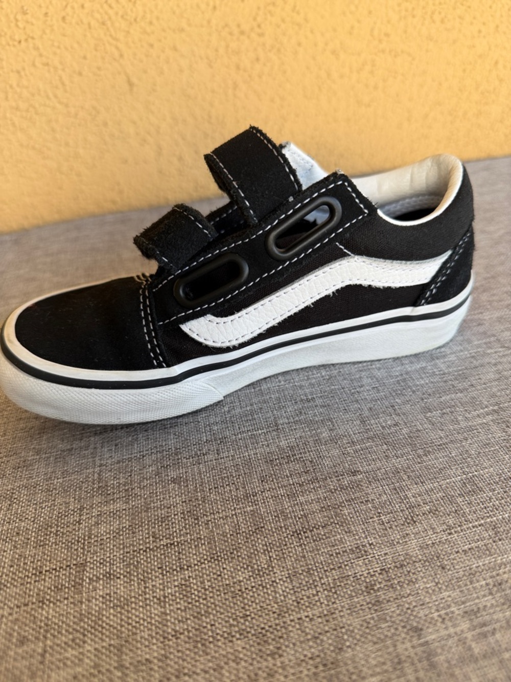 Vans Kids Black and White Velcro Old Skool Sneakers Size 12 - Picture 3 of 5